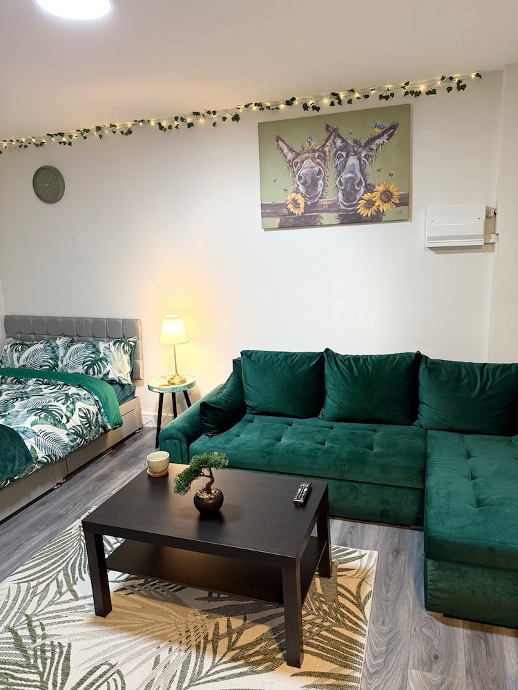 Serene Garden Room Suite City Centre