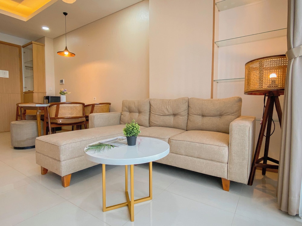 Warm Contemporary 2Br Apartment At Samara Suites