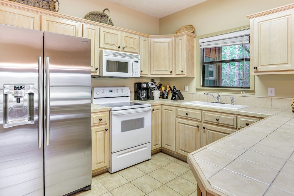 Pickwick Lake Cabin w/ Private Marina Access