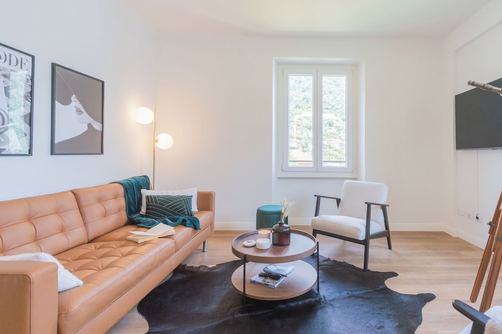 Lakeview Apartments by Rent all Como