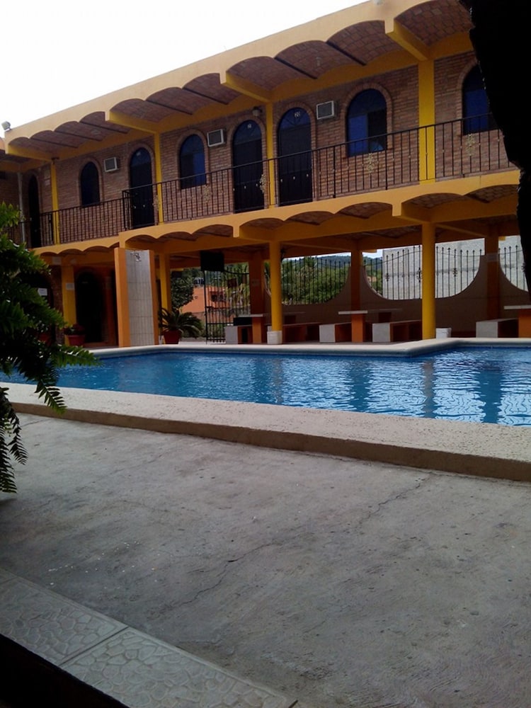 Bungalows y Hotel Lizmar