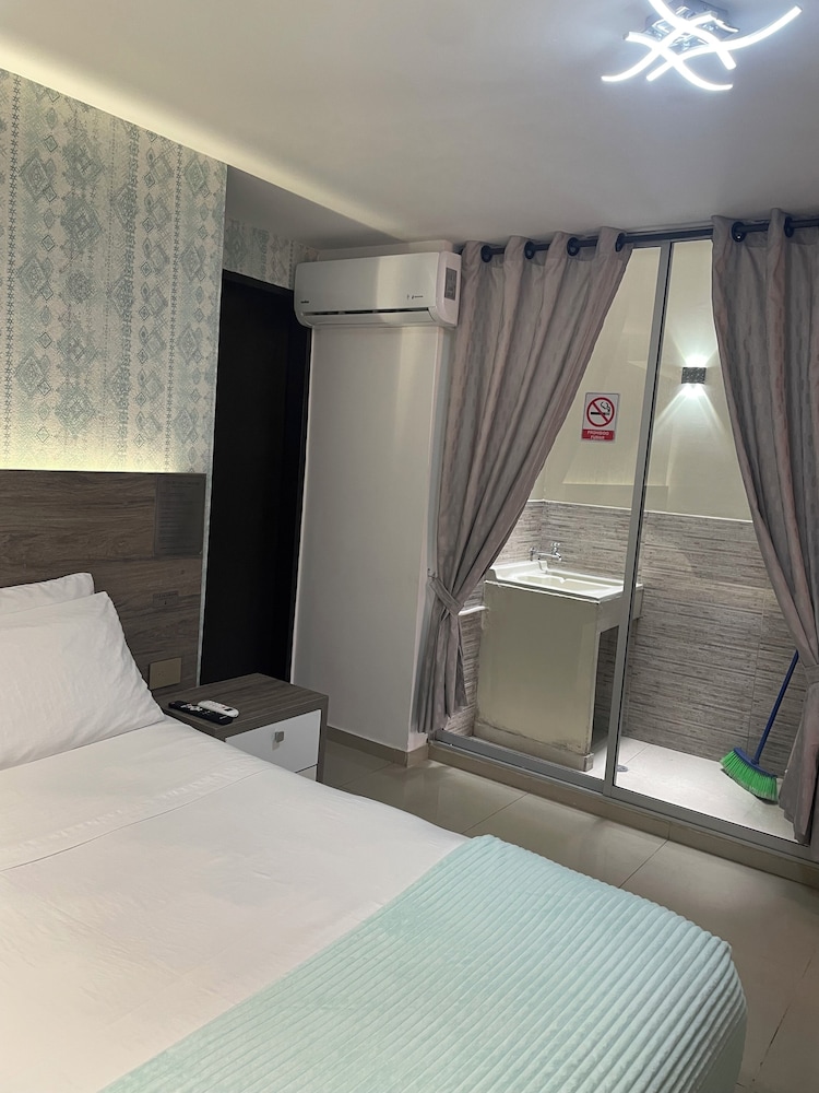 Luxury Liv Limonar
