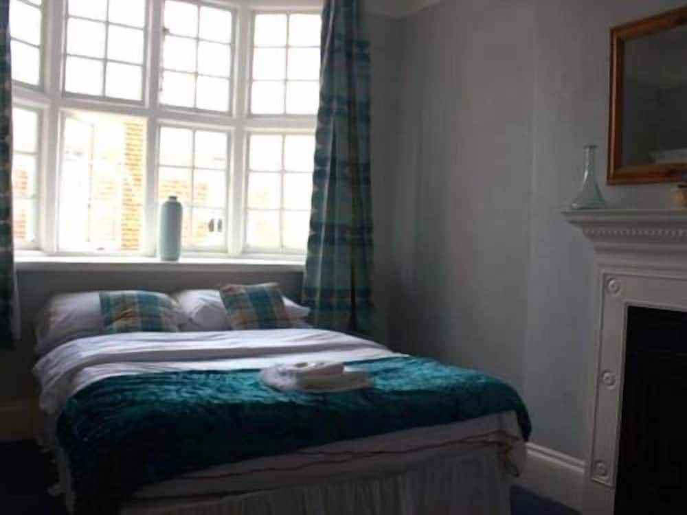 Marlborough Vacations - The Bear Marlborough - Property Image 2