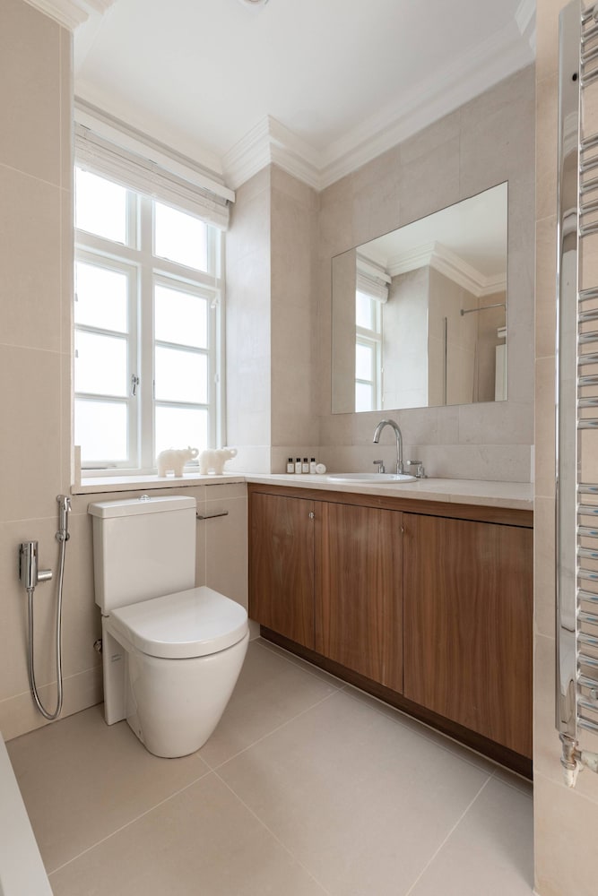 Sloane Court East VI by Onefinestay