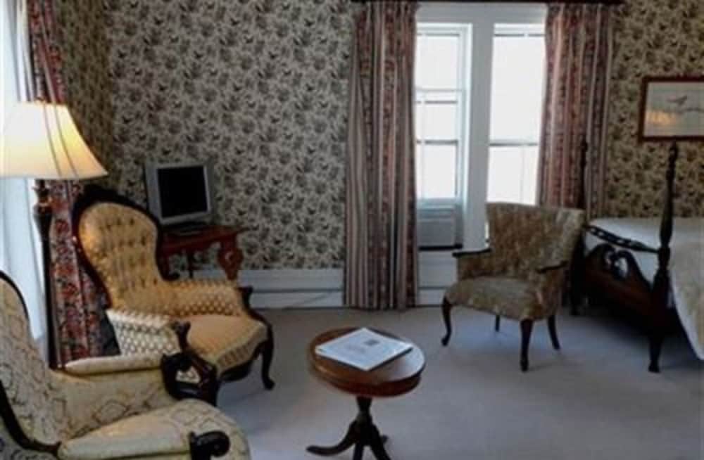Hillsdale House Inn
