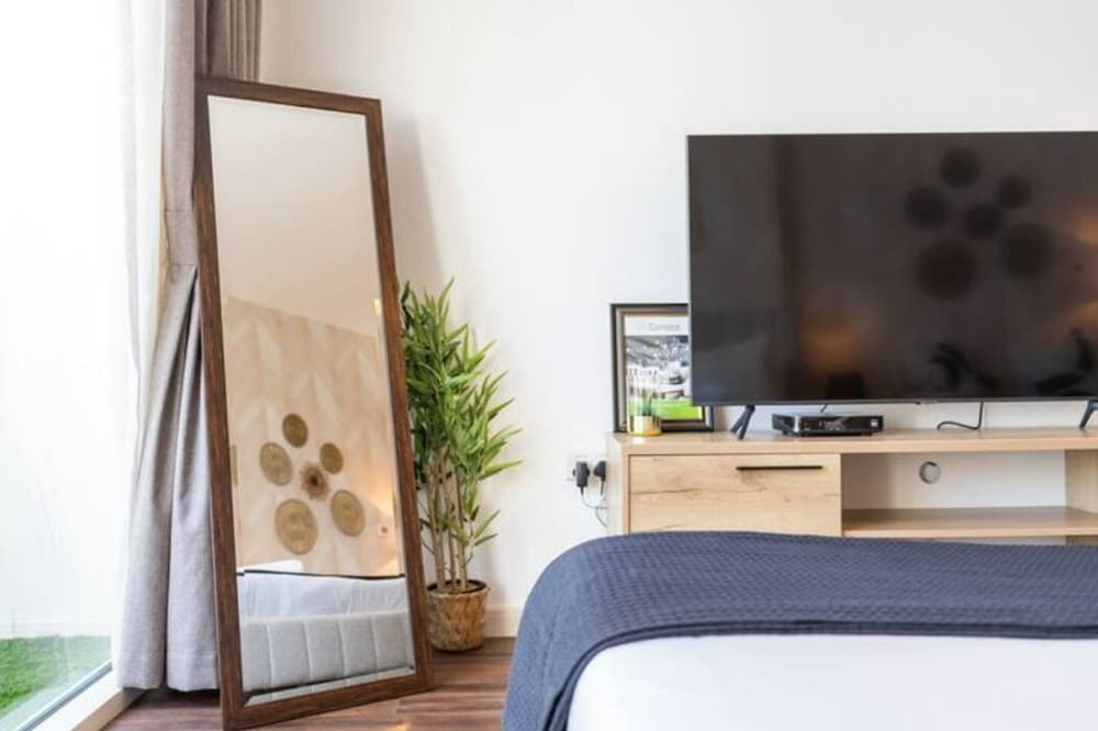 Calm Studio Apartment Right by the Golf Courses in Sports City