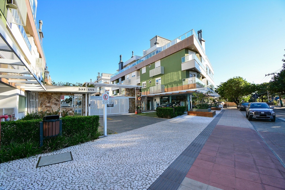 SunClub-300 metros da Praia do Campeche