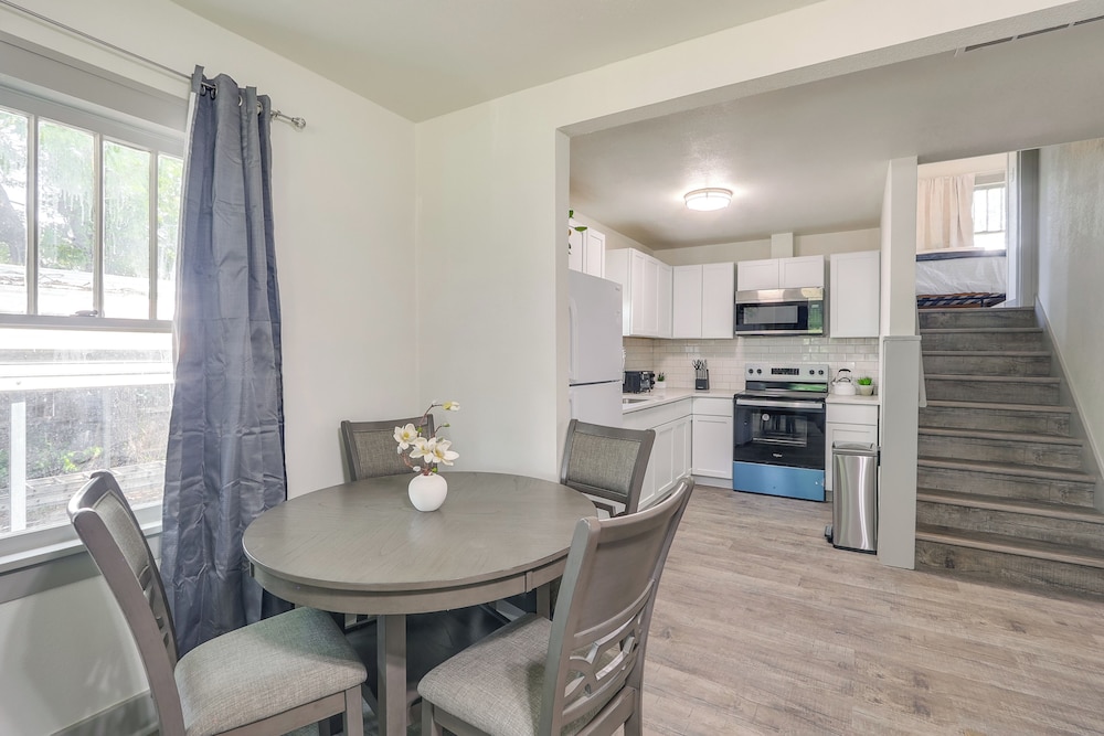 4 Mi to Dtwn: Charming Retreat in Wichita!