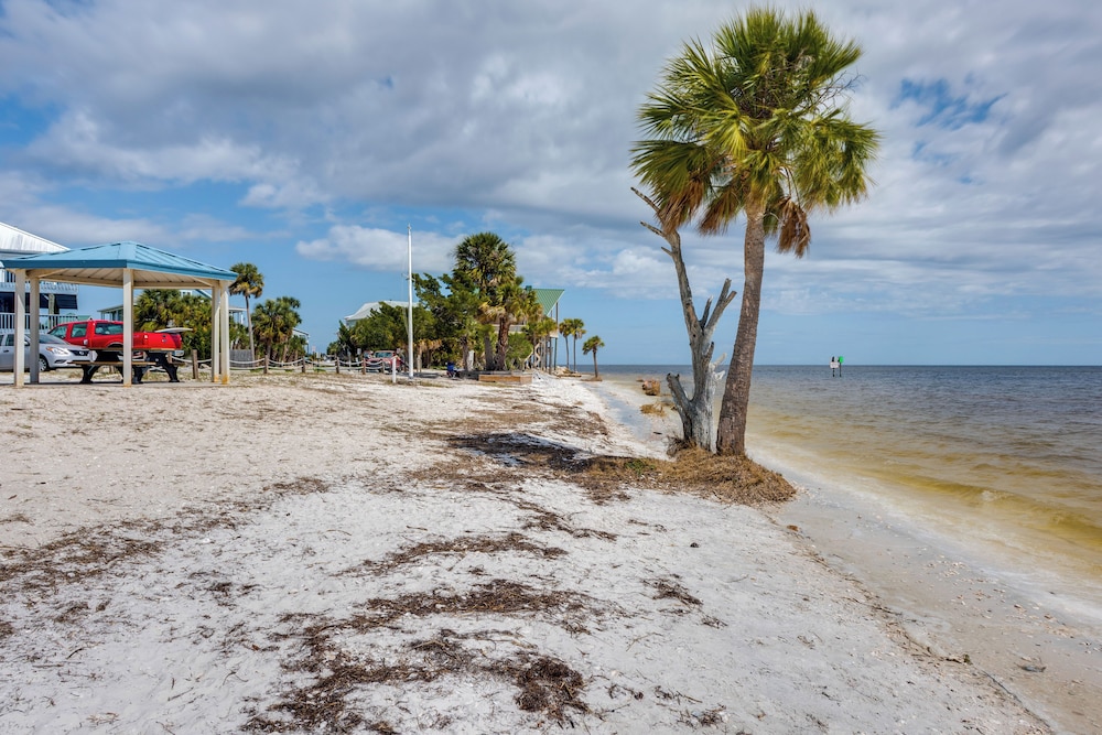 Fish & Kayak: Home Near Shell Point Beach!