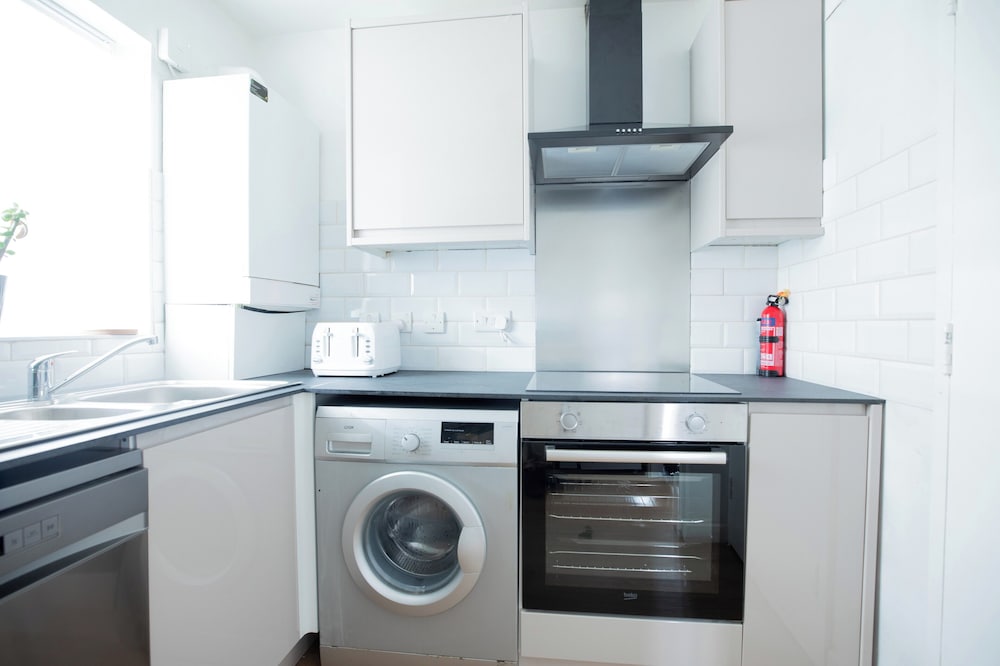 London Chic Apt, Great Location Free Parking