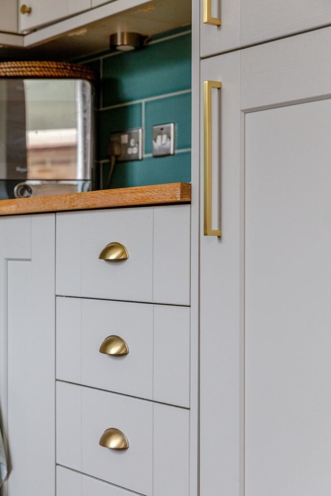 Serene and Spacious 2 Bedroom House in South Wimbledon