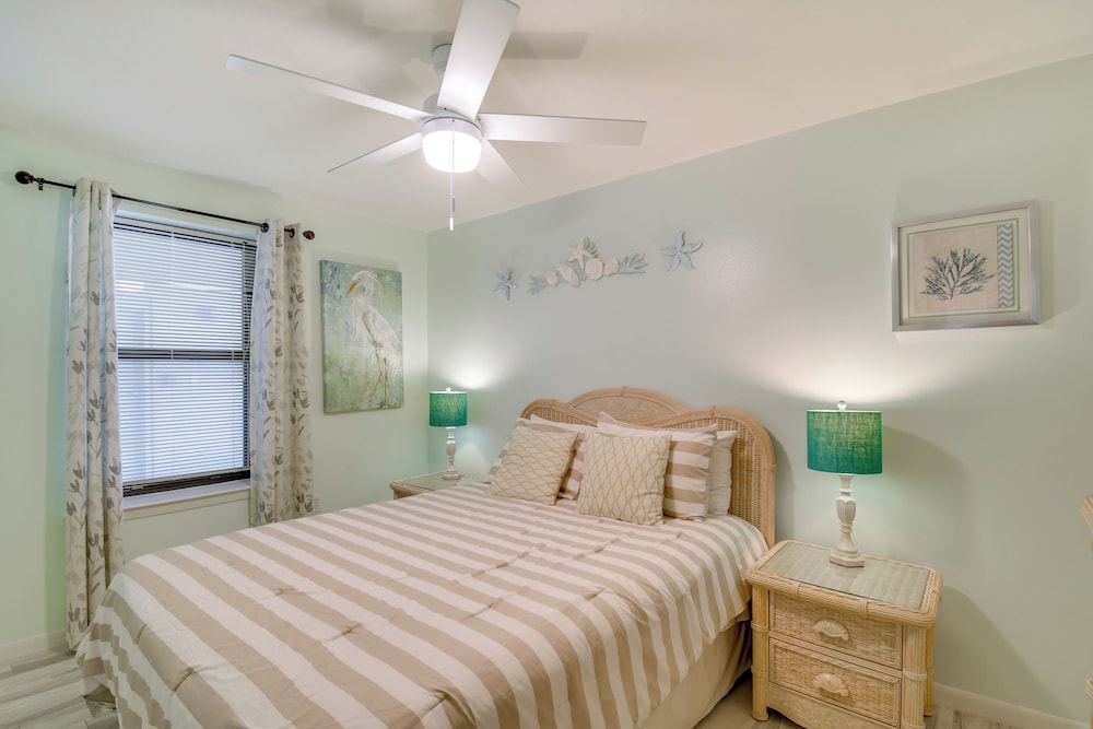 'seagulls Nest' Oceanfront Oasis w/ Pool Access!