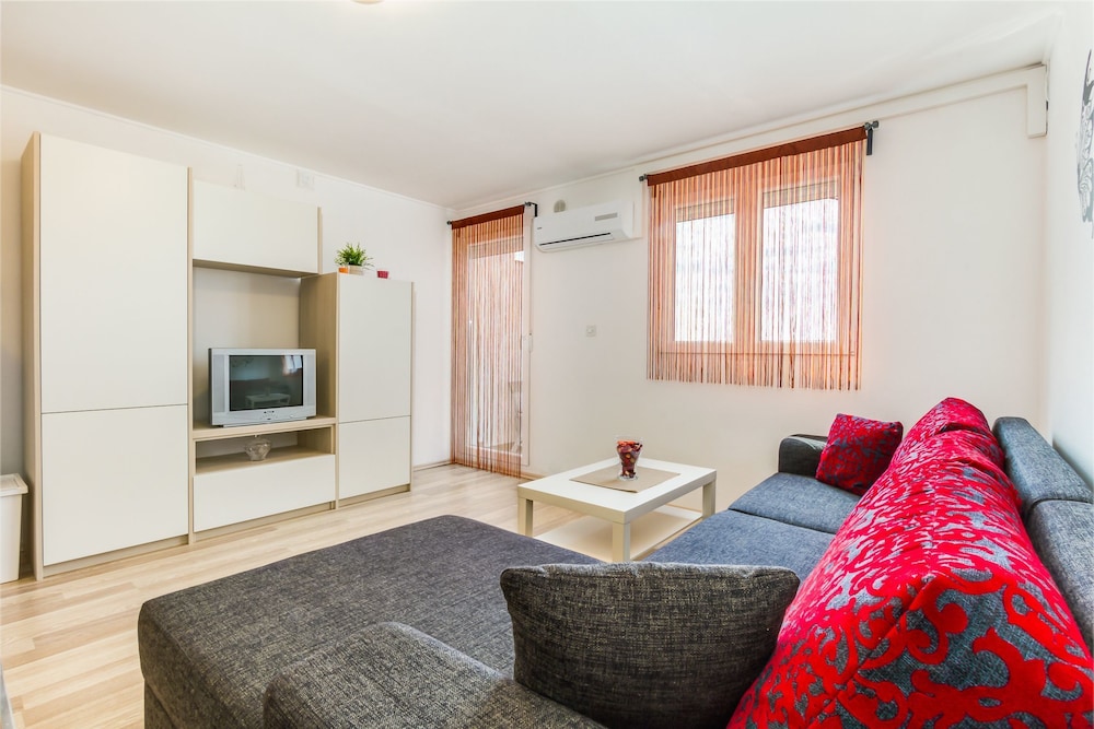 Apartments Bregovec Maslenica view 3