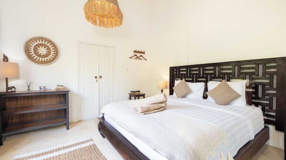 Villa Mogi by Villa Finder