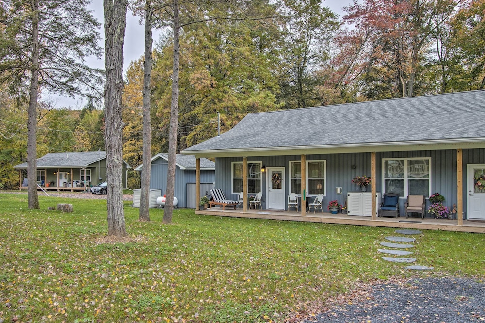 Hike & Ski! Blue Heron Brodheadsville Cottage view 5