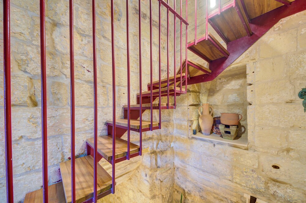 Room-ta Karmenu - An 800 Year old Modern