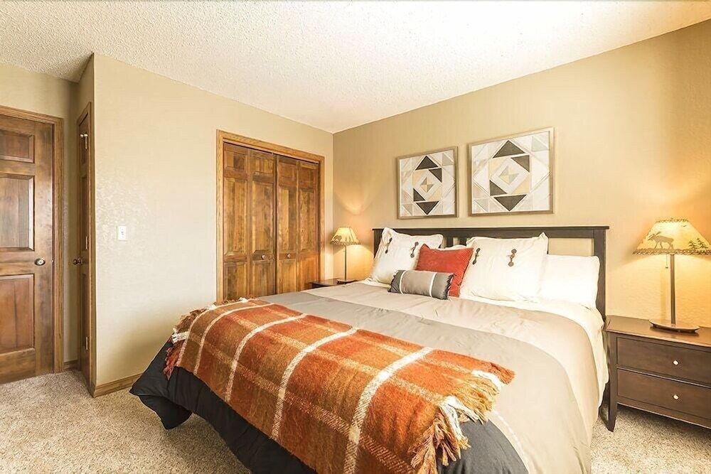 Phoenix 118A - 3 Br Condo