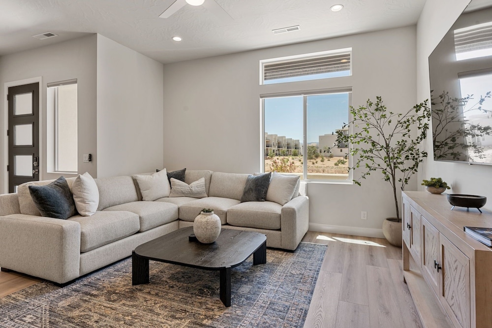 The Crash Pad 5 Bedroom Townhouse