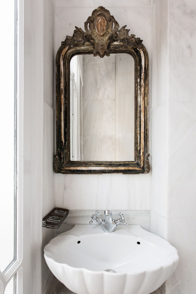 Step One - Luxury Suites right in the heart of Acropolis next to metro station