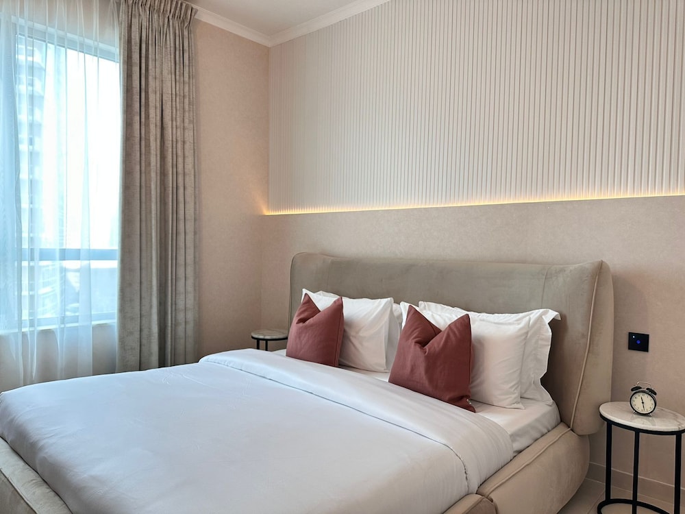 Durrani Homes – Minimal Luxe 3BR with Burj Khalifa and Fountain View (third room without partition)