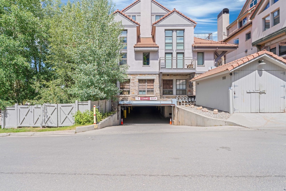 Blue Mesa Lodge 40A by Avantstay Ski In/ Ski Out Unit w/ Balcony!