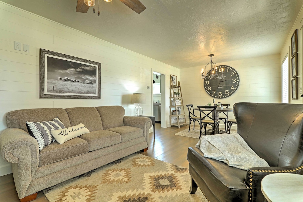 Cozy Farmhouse-style Cottage by Mighty 5 Ntl Parks - Property Image 7