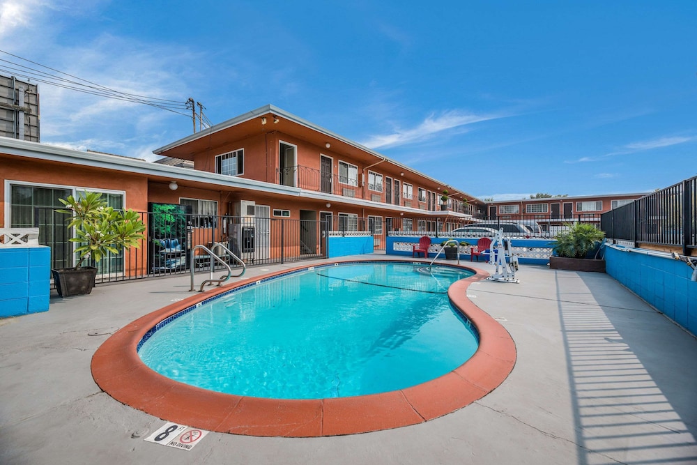 Modesto Vacations - Rodeway Inn - Property Image 7
