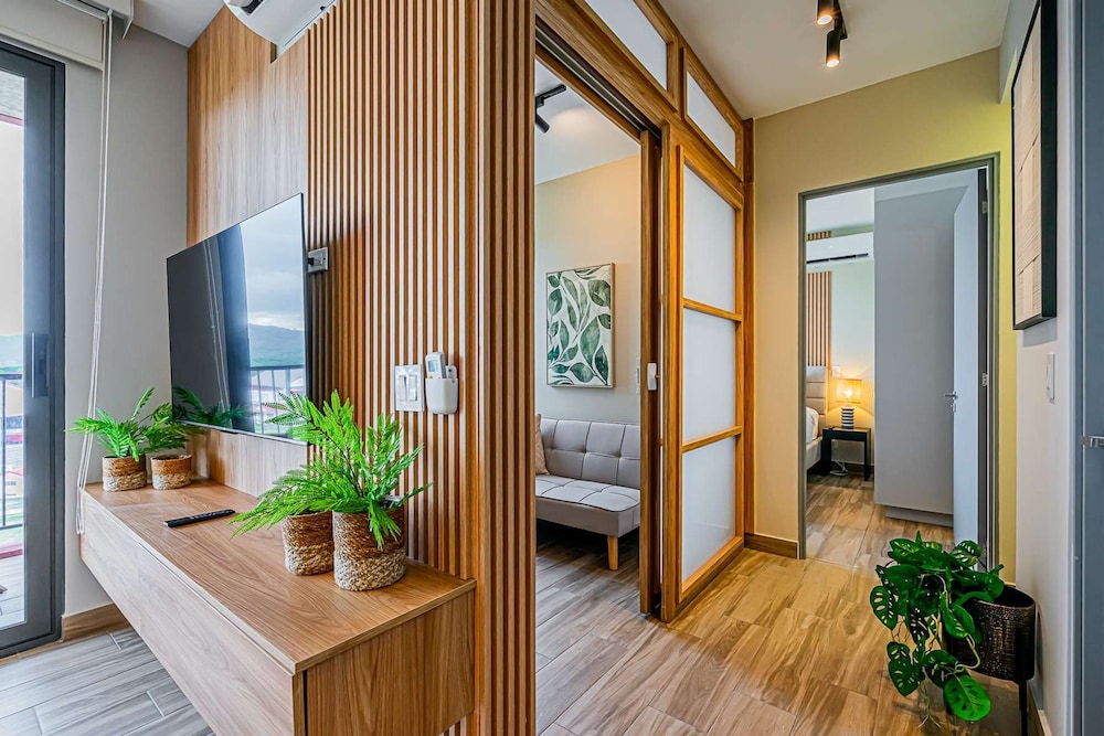 w Regal 1BR w Great Deco in Centriqo