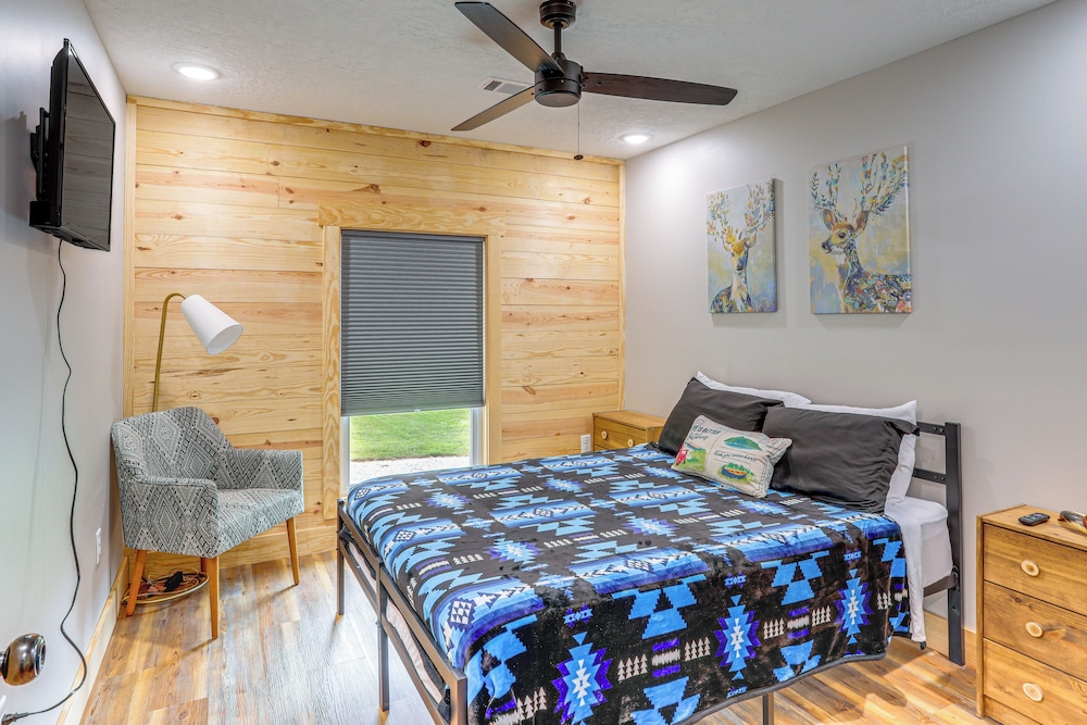 Relax on the River: Modern Mountain View Escape!