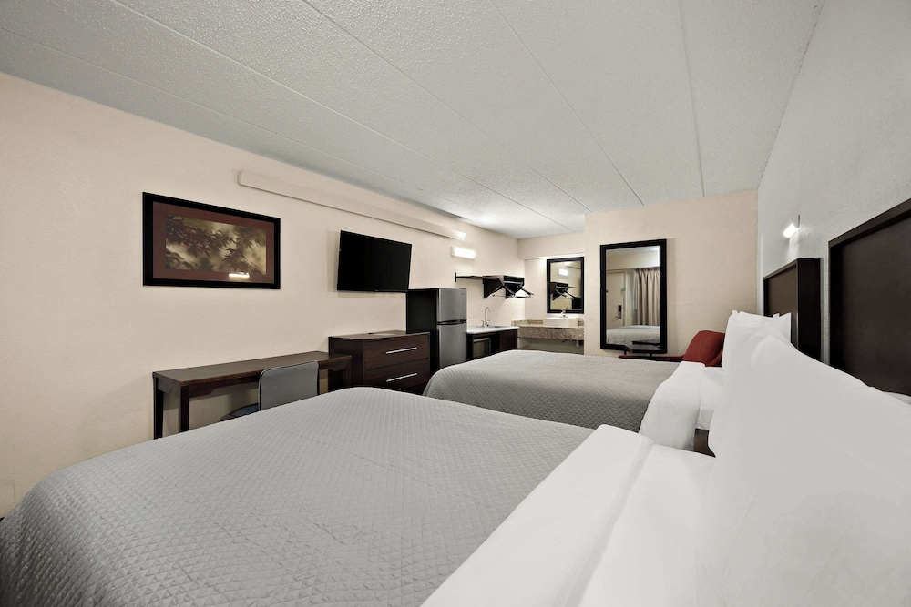 Peoria Vacations - Suburban Studios Peoria - Property Image 5