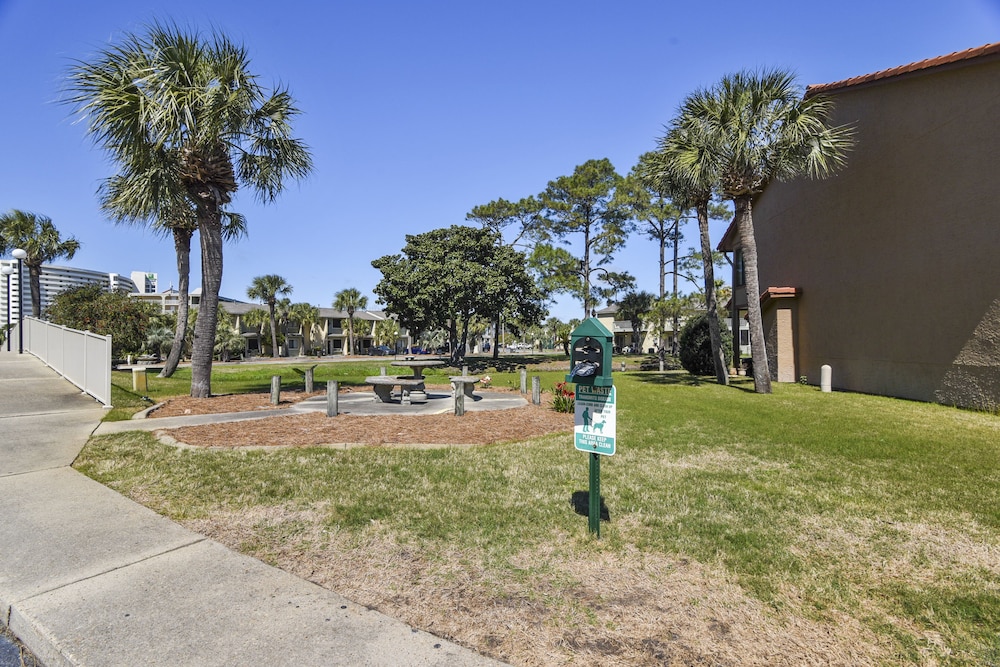 Gulf Highlands by Book That Condo