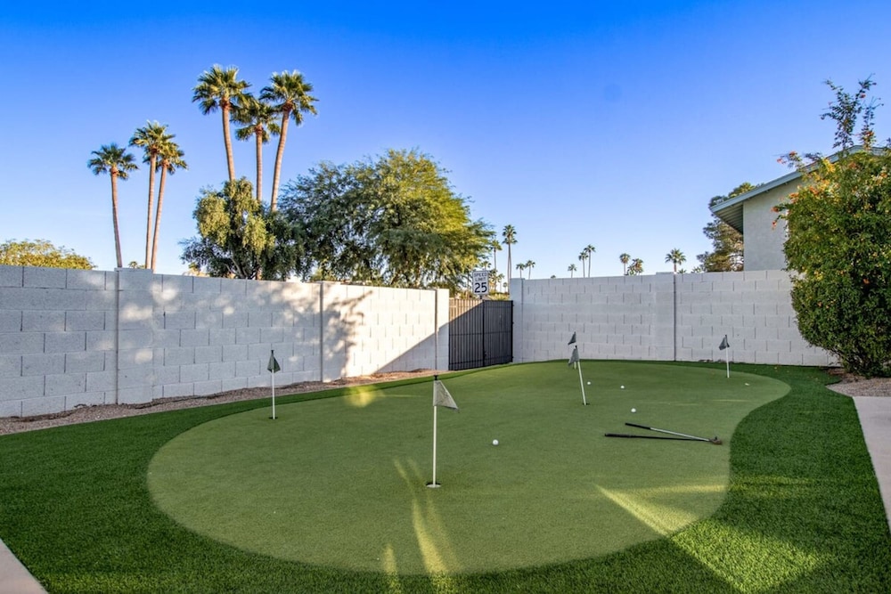Citrus Grove Heated Pool Putt Grn Gameroom