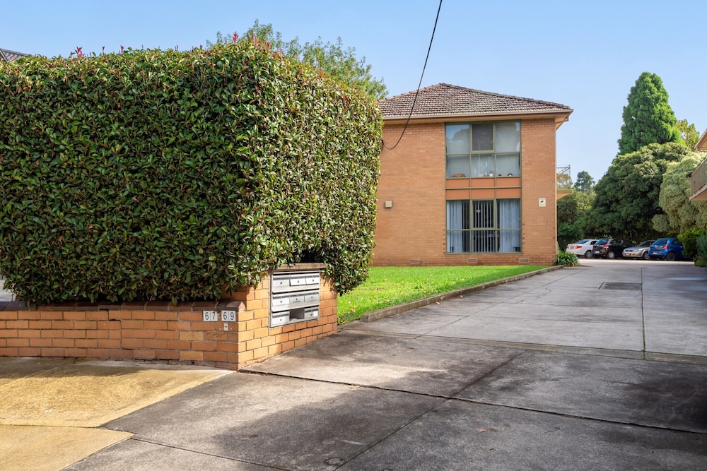 Comfy One-bedroom Unit Between City and Airport