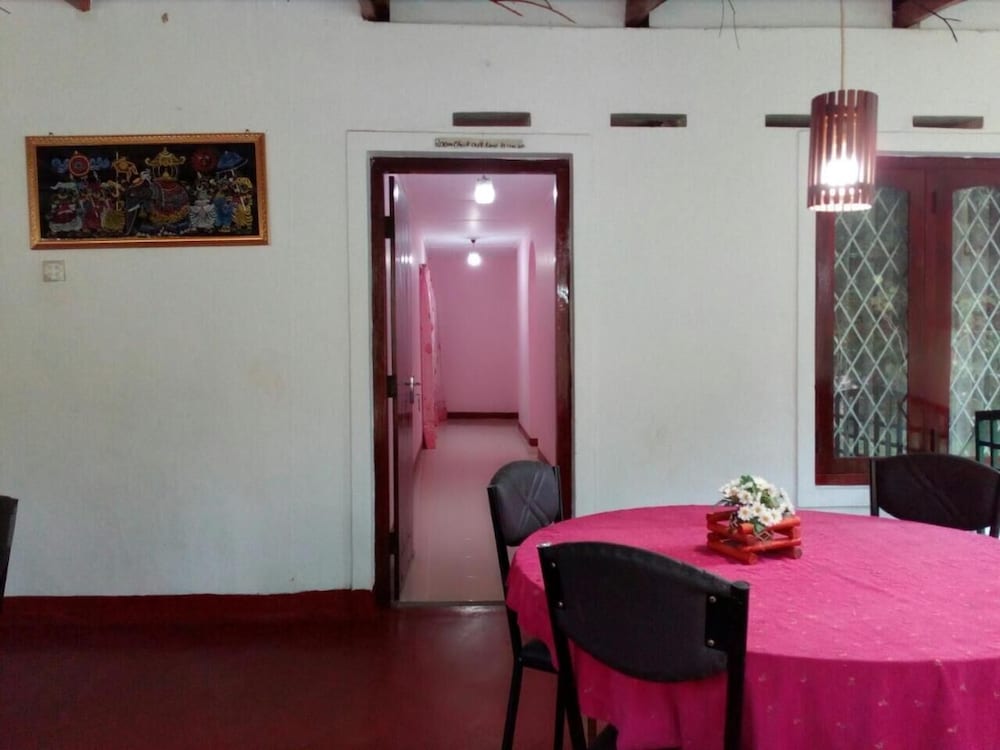 Lizzie Villa Guest House