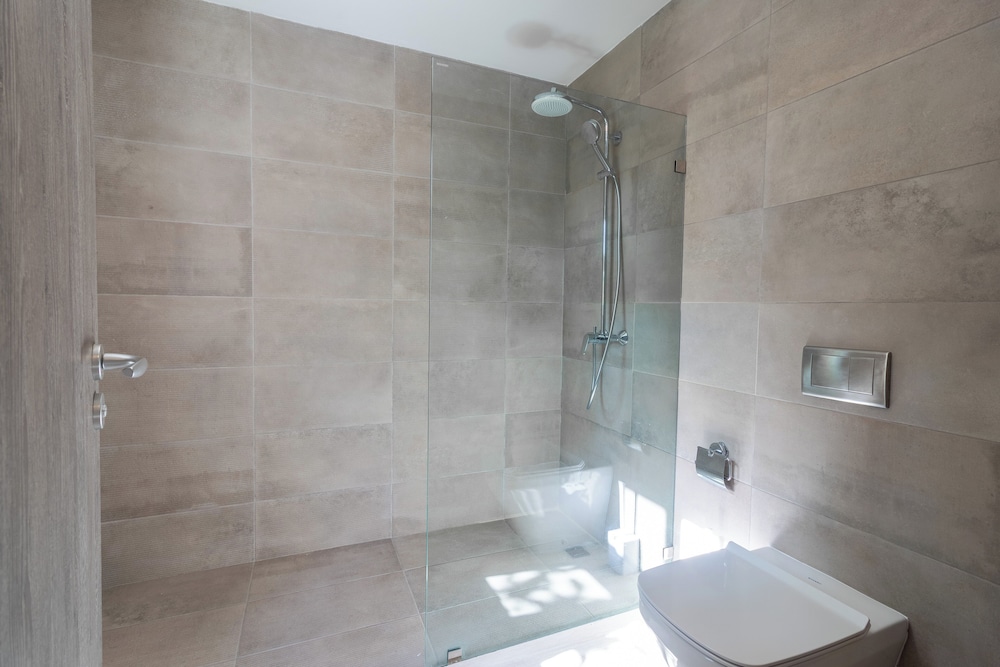 Modern 2BR Apartment - Paseo del Mar