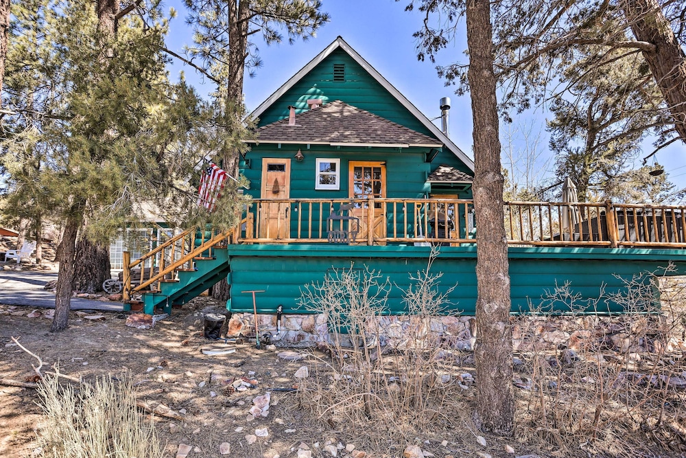 < 2 Mi to Lake: Big Bear City Cabin w/ Hot Tub! view 4
