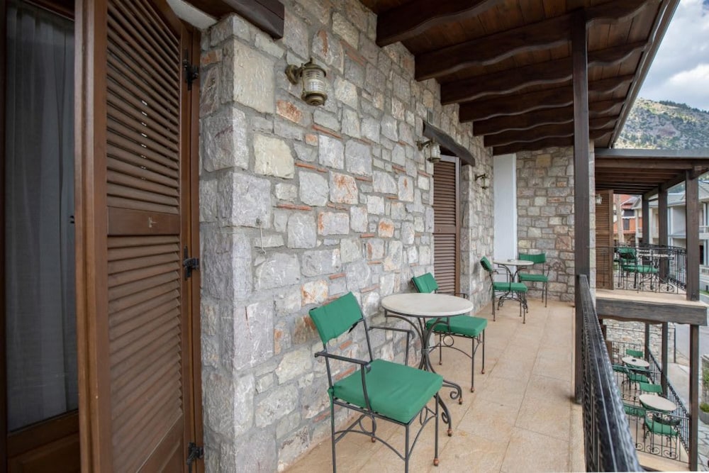 Eptalofos Guesthouse - Cozy Double Nest With Balcony