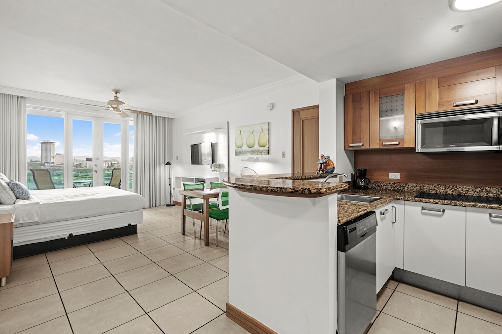 Oceanfront Loft Historic San Juan Terrace
