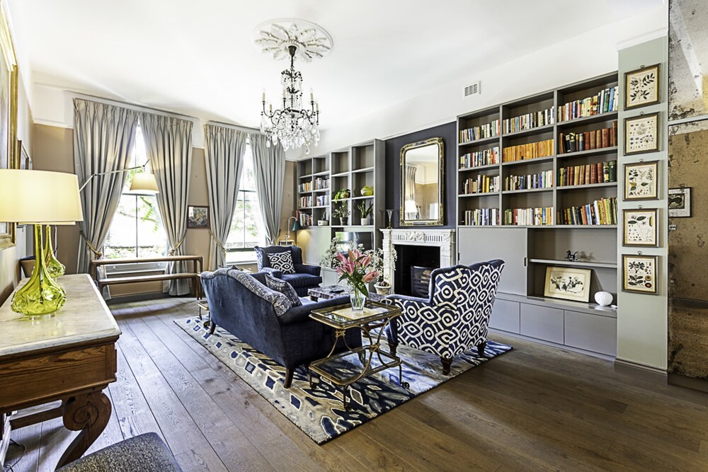 Well-designed Chelsea Flat
