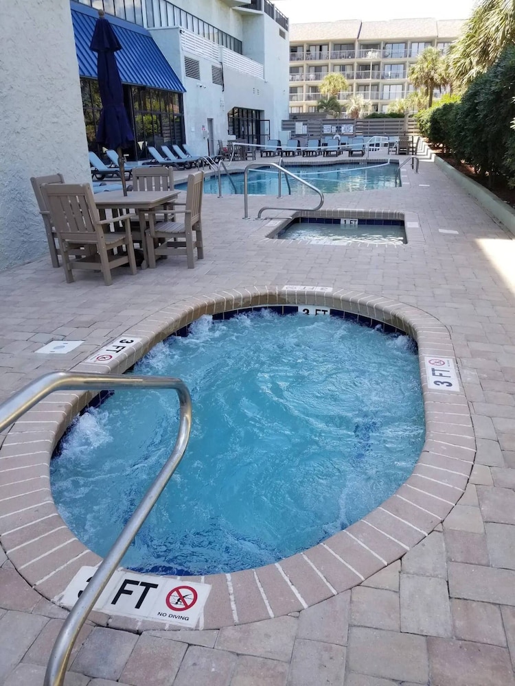 Oceanfront Resort, Great Views, King Bed, 7 Pools!