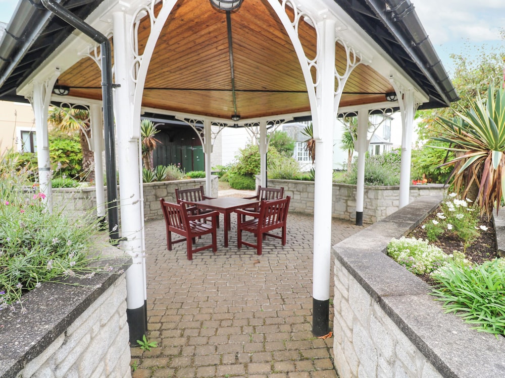 5 Tregenna Court