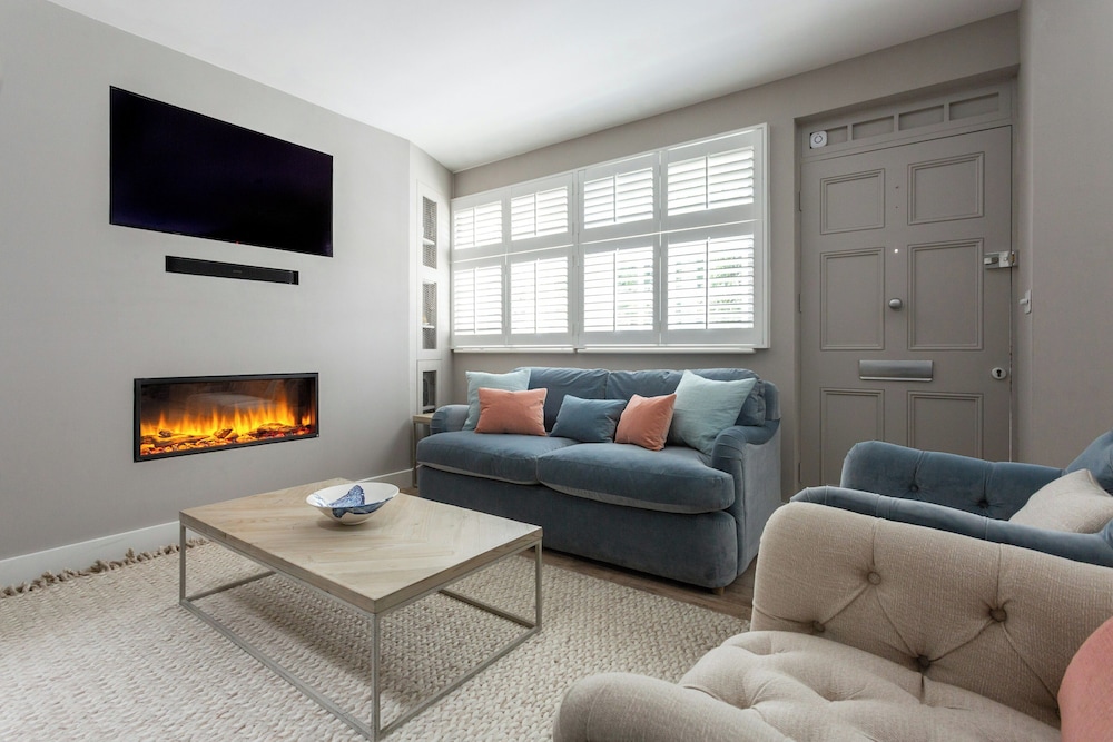 Bathurst Mews II by Onefinestay