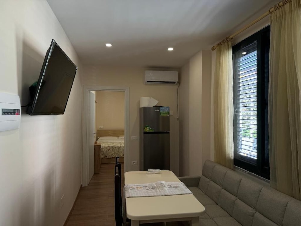 Tirent Apartment - Cozy Bedrooms Stay by Golem Beach.