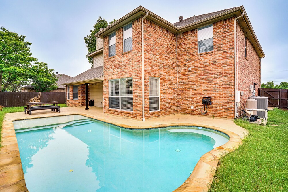 2 Mi to Old Town: Spacious Burleson Vacation Home