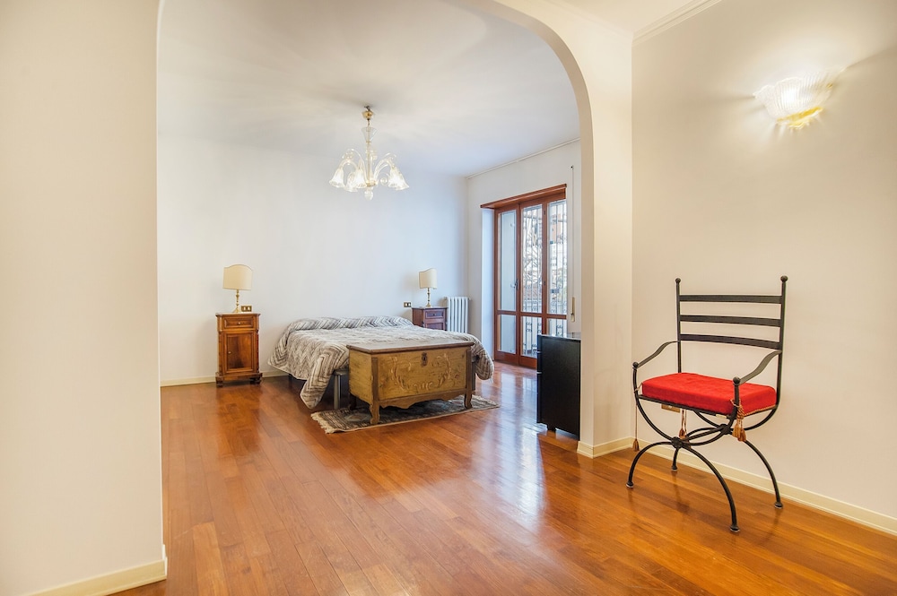 Eur Luminous And Large Family Terrace Apartment