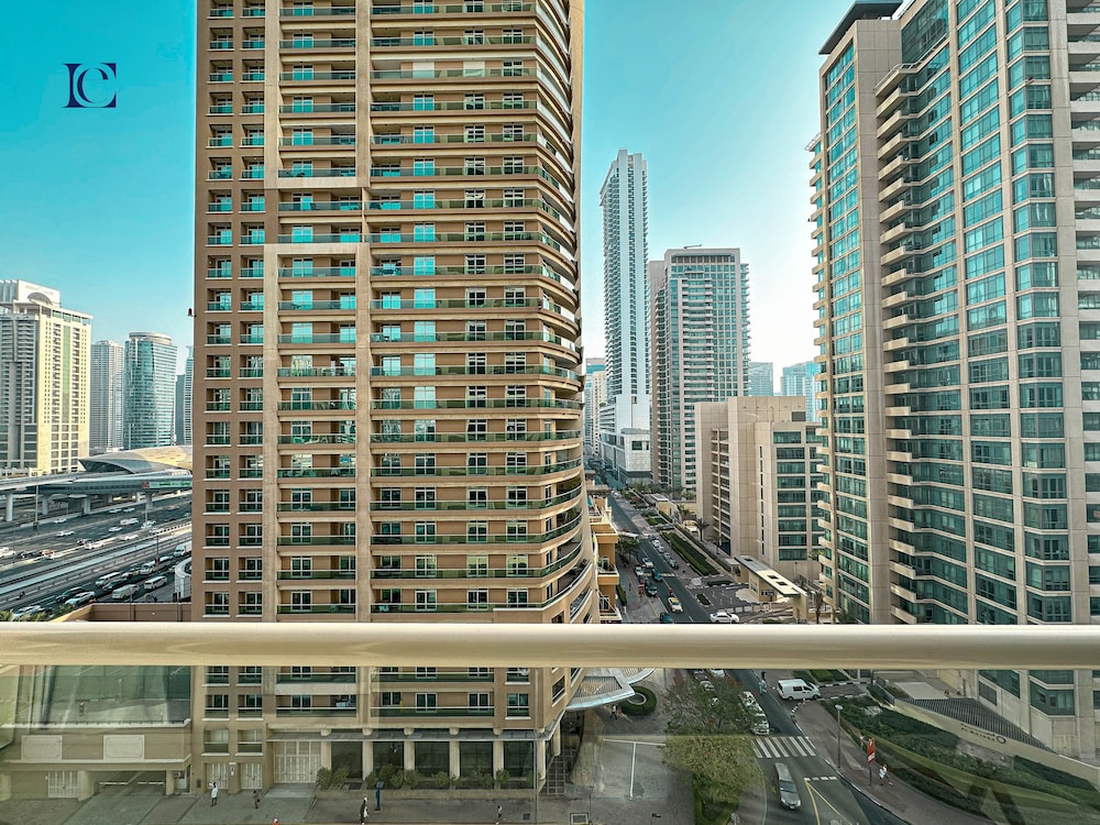 Brand New 1BR Apartment West Avenue Marina - CLN
