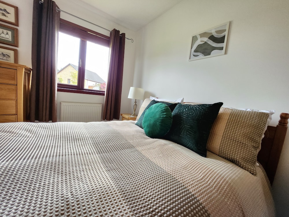 Boutique 4-Bed Home in Inverness view 5