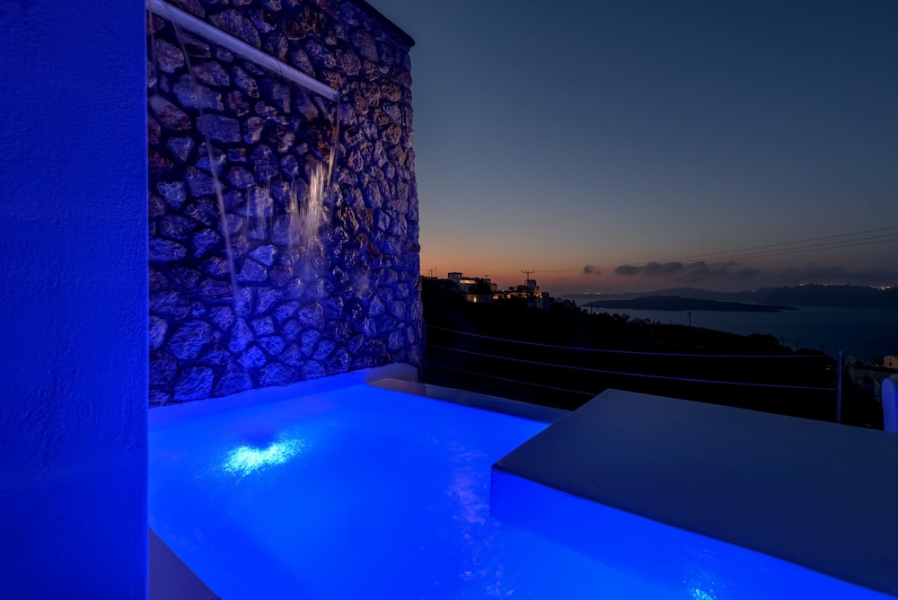 Earino Suites & Villas