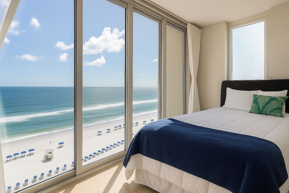 3BR Gulf-front Luxury w/ Pool Bar & Spa Baths