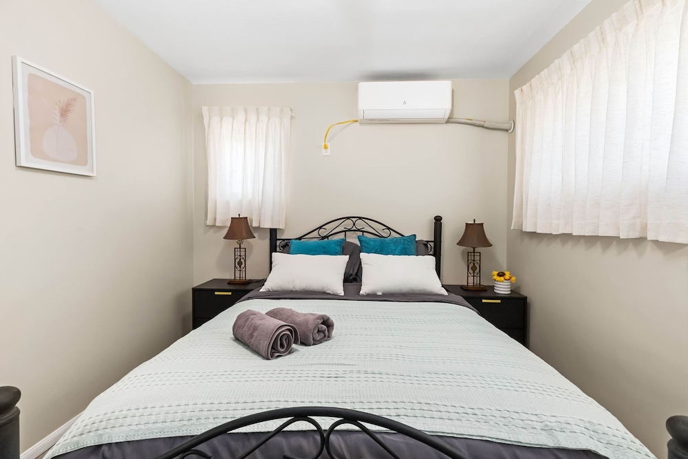 Cozy 2BR Home With Bright Interior Relaxing Patio